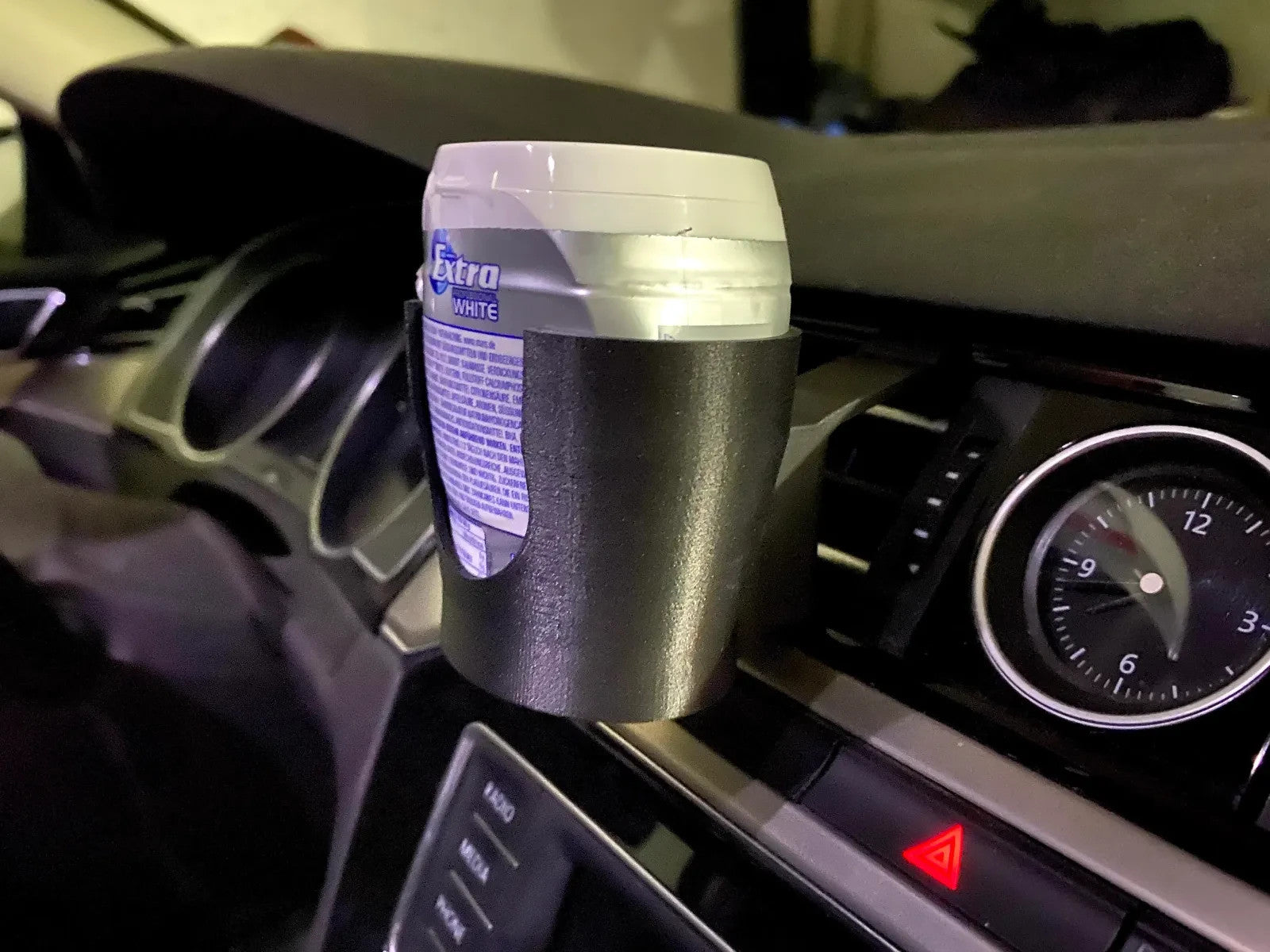 VW Passat B8 Air Vent Gum Can Holder – Mounts to AC Vent – 2015–Present