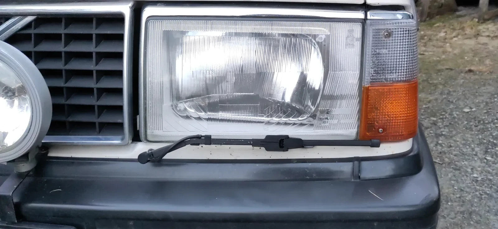 Headlight Wiper Arm Bracket Holder for Volvo 240 – Secure Mount Repair Adapter