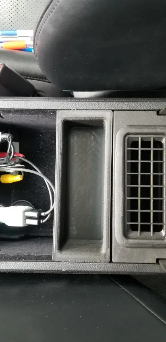 G35/G37 (2007‑2009) Center Console Tray Replacement
