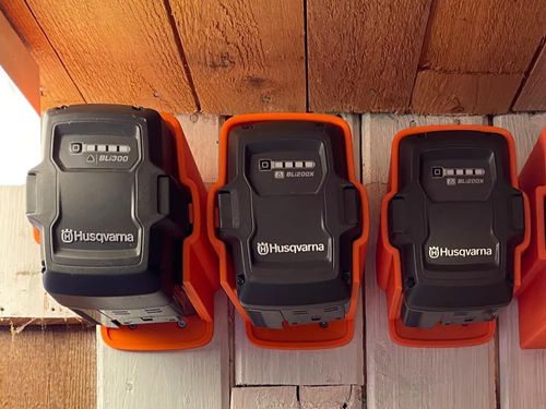2-pack Wall mount holder for ALL Husqvarna BLi batteries