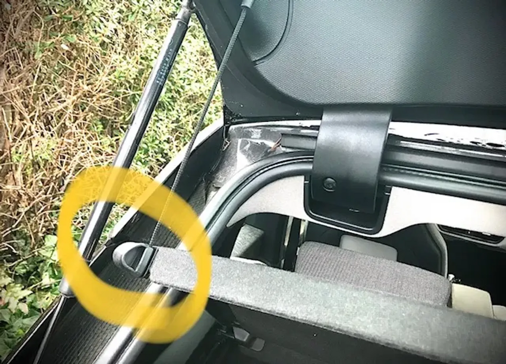 BMW I3 Parcel Shelf Clip