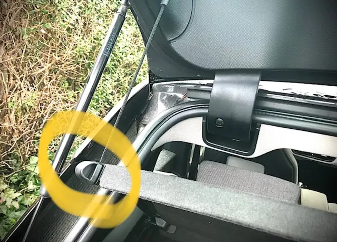 BMW I3 Parcel Shelf Clip