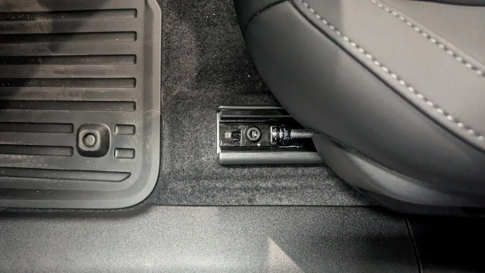 Volvo EX30 Seat‑Rail End Cap – End Cover for EX30 Seat Rails