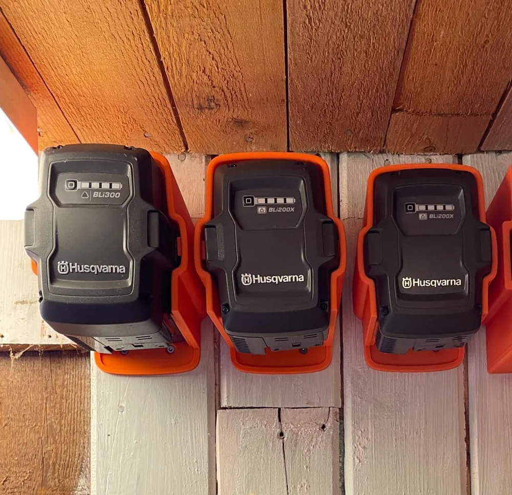 2-pack Wall mount holder for ALL Husqvarna BLi batteries