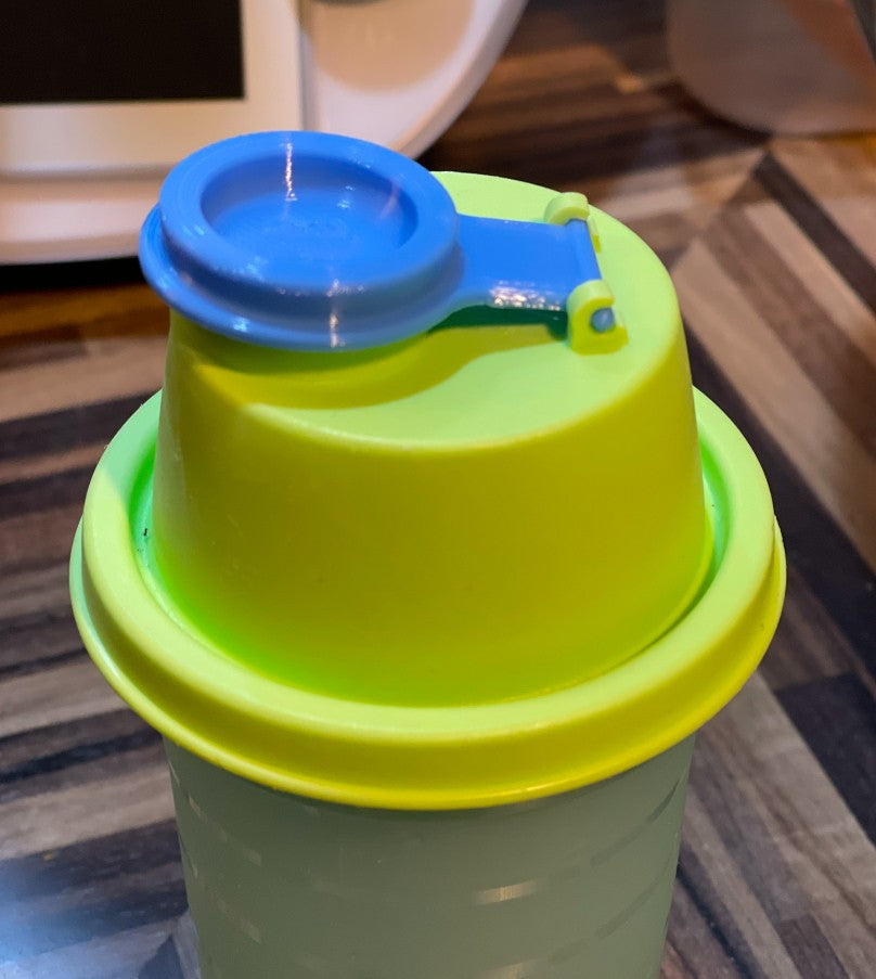 Replacement lid for Tupperware Shaker Bottle # 844
