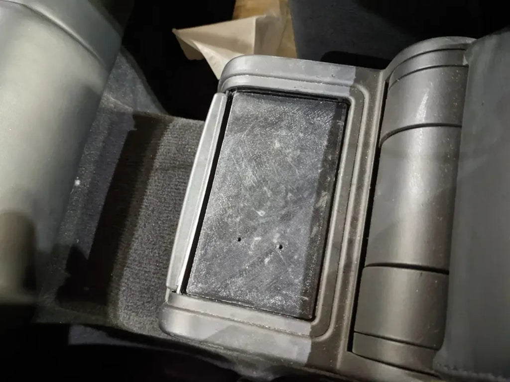 BMW E46 rear ashtray mount (for Baofeng UV-5R)