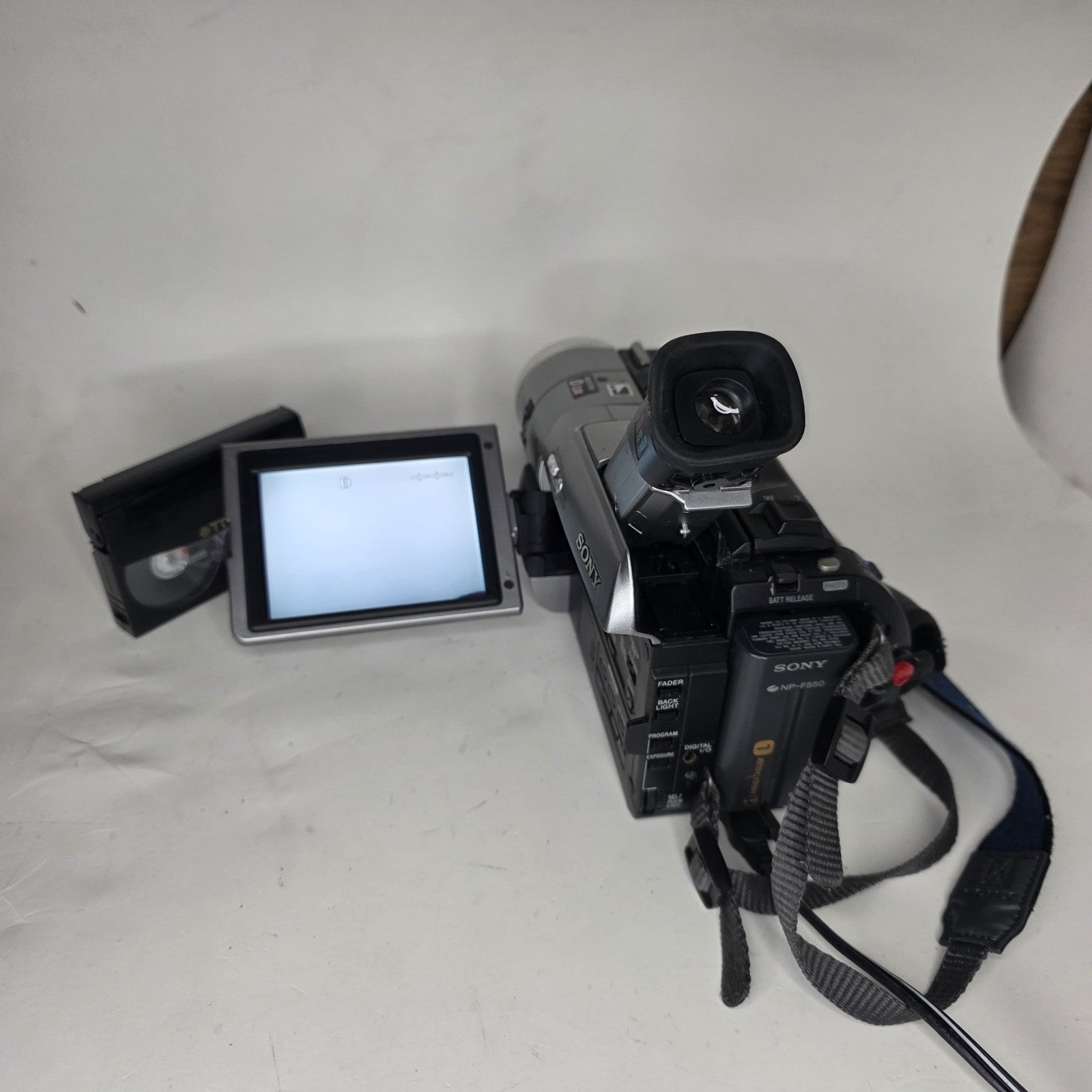 Sony Handycam DCR-TRV510 Digital 8 Camcorder Record Transfer Watch TESTED WORKS