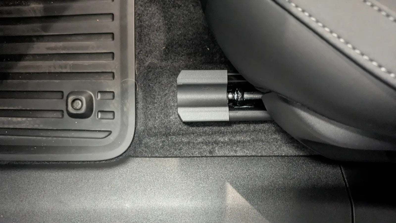 Volvo EX30 Seat‑Rail End Cap – End Cover for EX30 Seat Rails