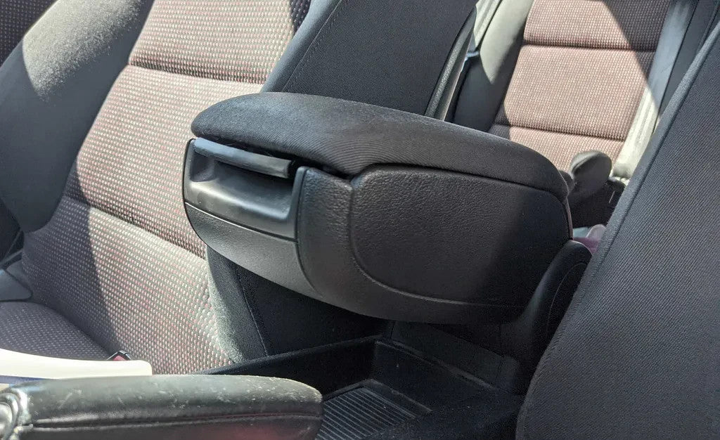 Audi A3 8P Latch – Replacement Locking Clip for Armrest / Console