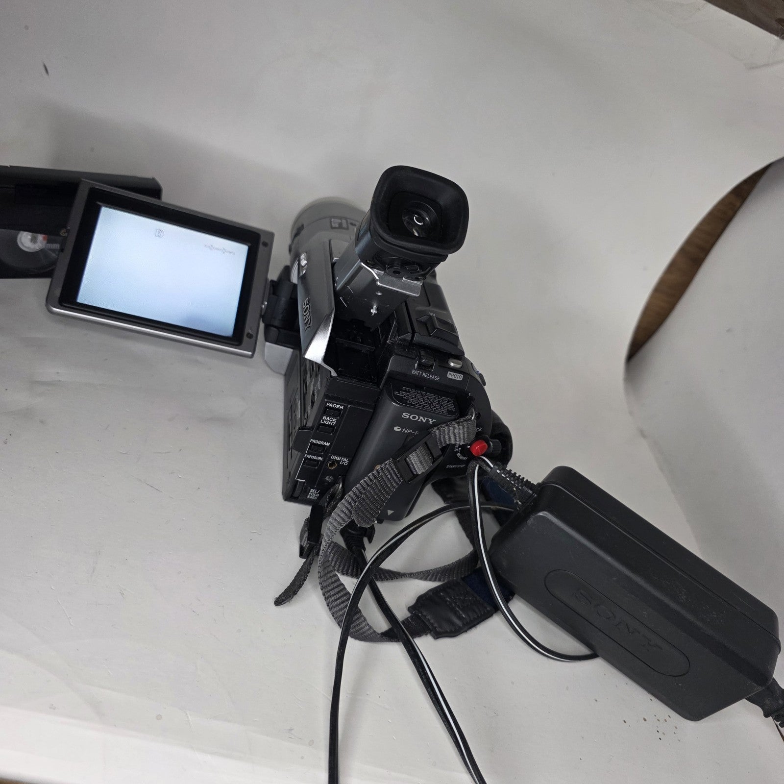 Sony Handycam DCR-TRV510 Digital 8 Camcorder Record Transfer Watch TESTED WORKS